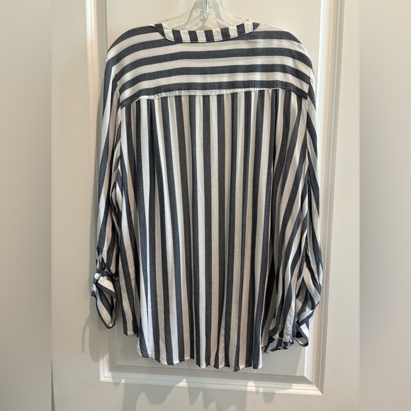a.n.a Striped Black and White Blouse - Picture 4 of 5